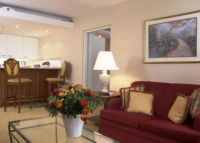 מלון Millennium Court, - Marriott Executive 4*
