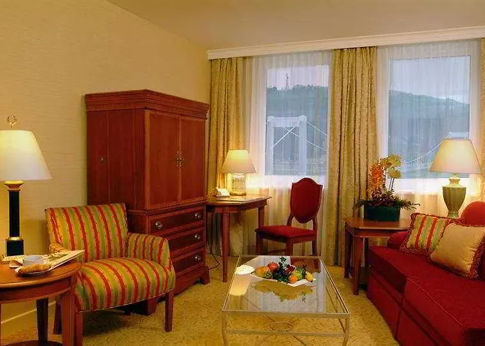 Millennium Court, - Marriott Executive 4*
