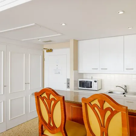 Hotel Millennium Court, - Marriott Executive 4*