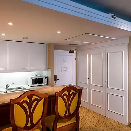 Millennium Court, - Marriott Executive 4*