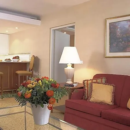 Hotel Millennium Court, - Marriott Executive 4*