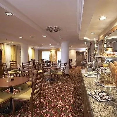 布达佩斯千禧万豪行政公寓 酒店 4*