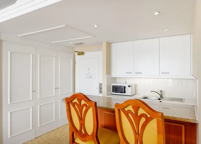 Hotel Millennium Court, - Marriott Executive 4*