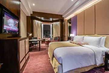 Hotel Millennium Court, - Marriott Executive 4*