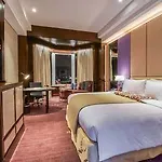 Hotel Millennium Court, - Marriott Executive 4*