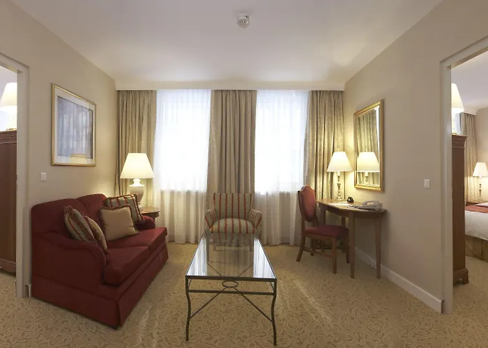 Millennium Court, - Marriott Executive Отель 4*