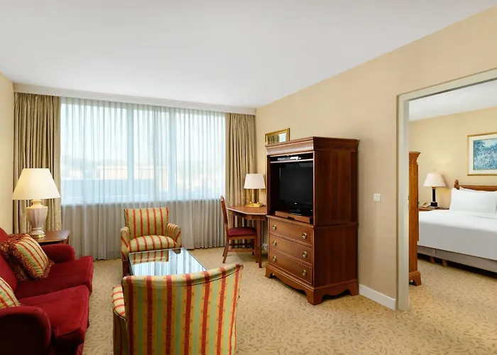 Отель Millennium Court, - Marriott Executive